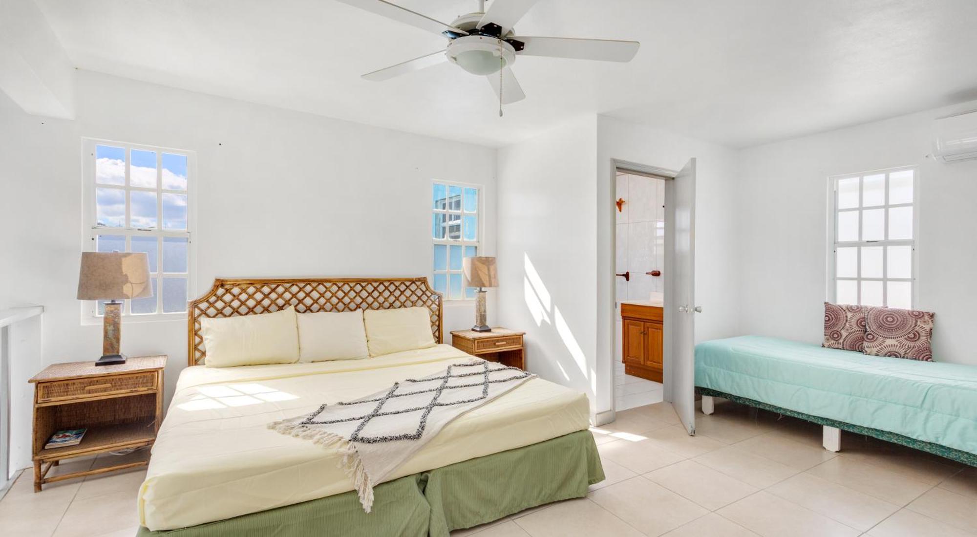 Edwards Guesthouse Sandy Ground Village 外观 照片